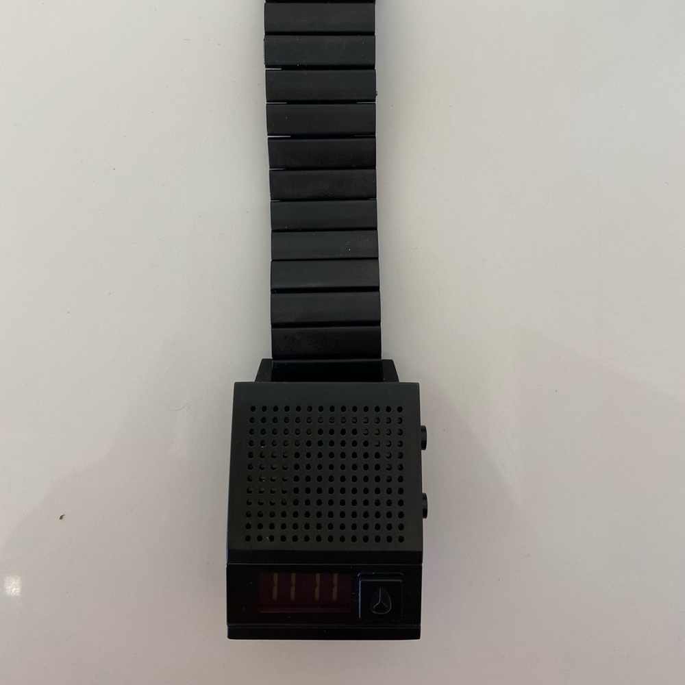 Very cool watch by Nixon that talk to give you the time